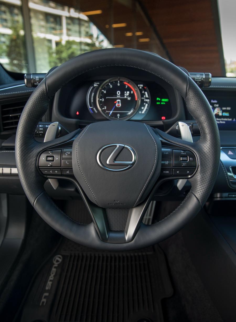 Панель приборов Lexus LC500h 2017 года  (NA) (фото 31 из 40)